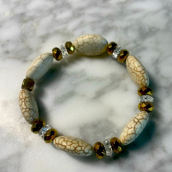 Howlite & clear quartz bracelet size 7” - Picture 1 of 5